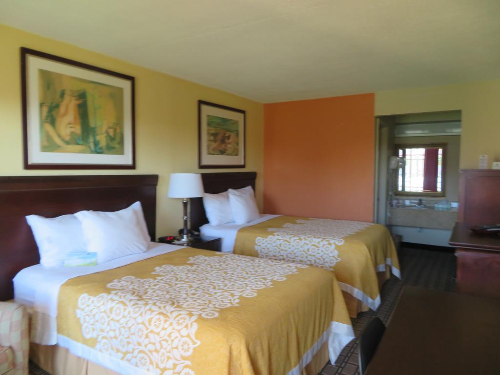 Days Inn By Wyndham Blytheville Buitenkant foto