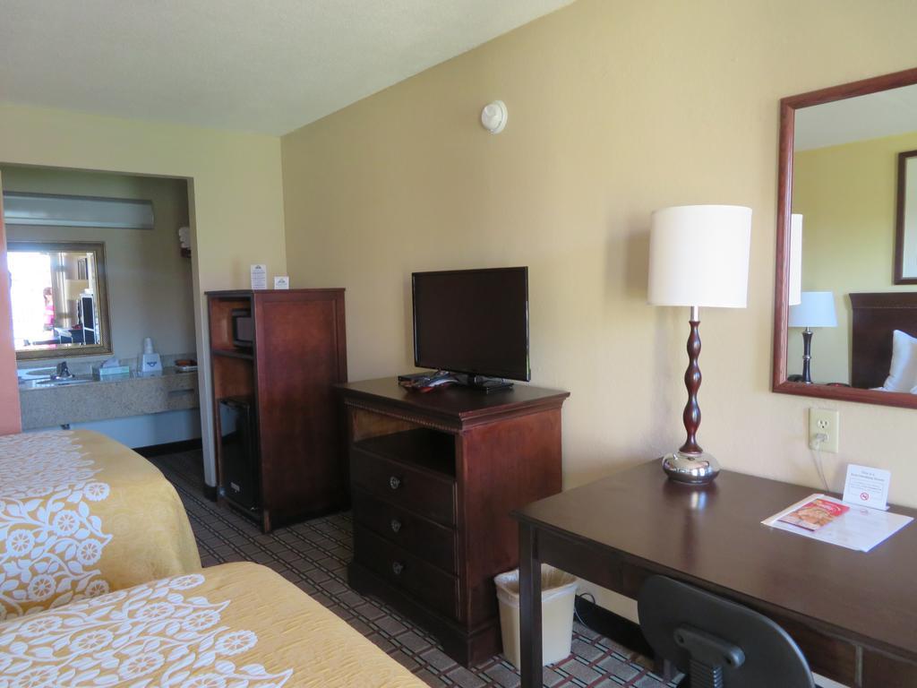 Days Inn By Wyndham Blytheville Buitenkant foto